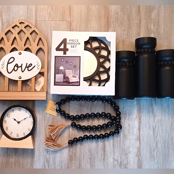 Other - Decorate your space with this 10 item housewares bundle black wood light accent
